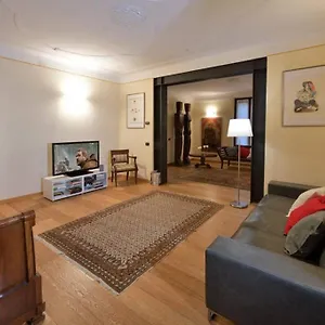 https://c-rooms-residenza-correggio.emilia-romagnahotels.net