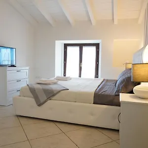 https://mansarda-dolce-vita.it-lombardy.com
